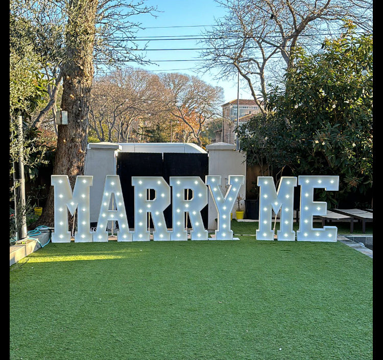βMARRY MEβ